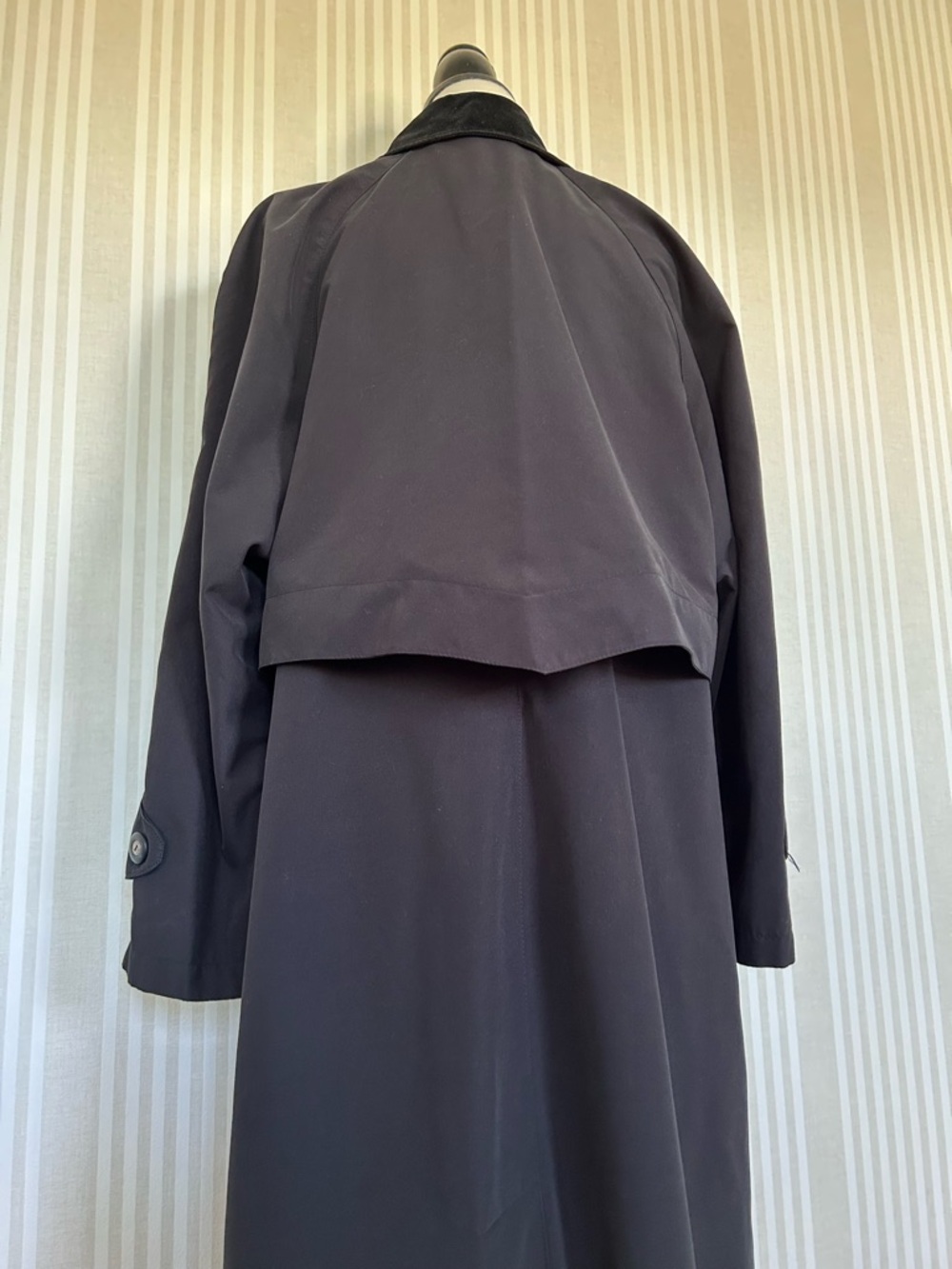 Vintage Anne Klein Black Long Trench Coat with Velvet Collar Women’s Size M - Picture 4 of 11